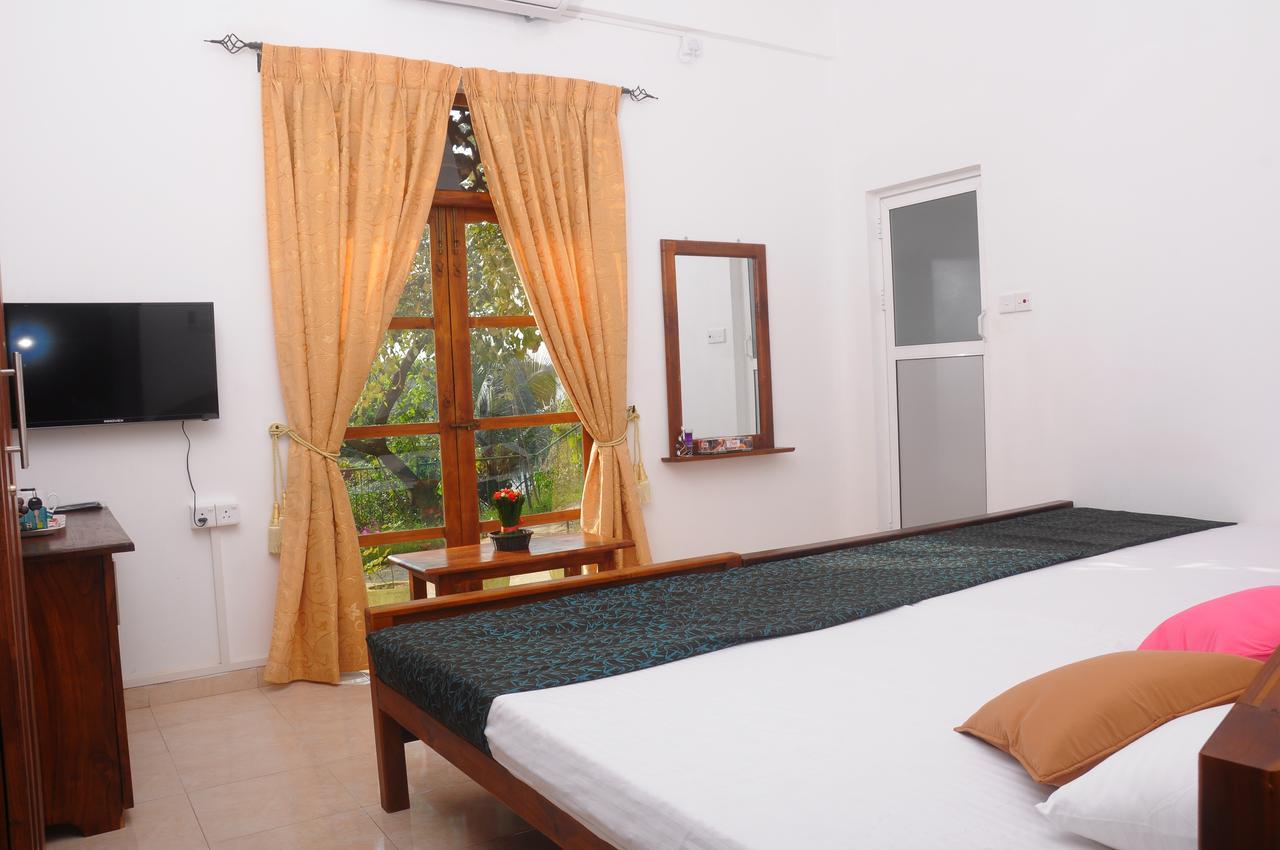 Colombo Hotel By Colombo Village Bagian luar foto
